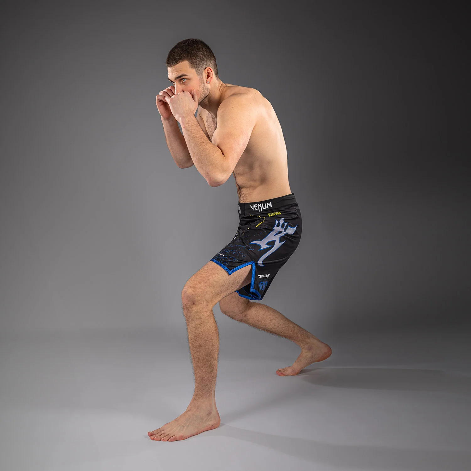 Venum x TEKKEN 8 Fightshorts - King - Schwarz/Gelb - Image 5