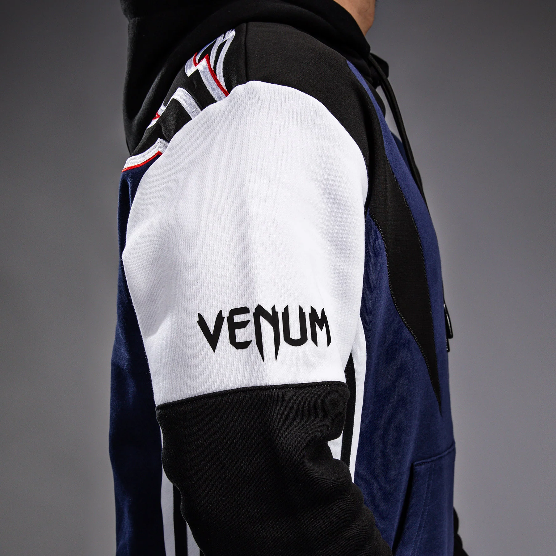 Venum x TEKKEN 8 - Jin Kazama Hoodie - Blau/Schwarz/Weiß - Image 9