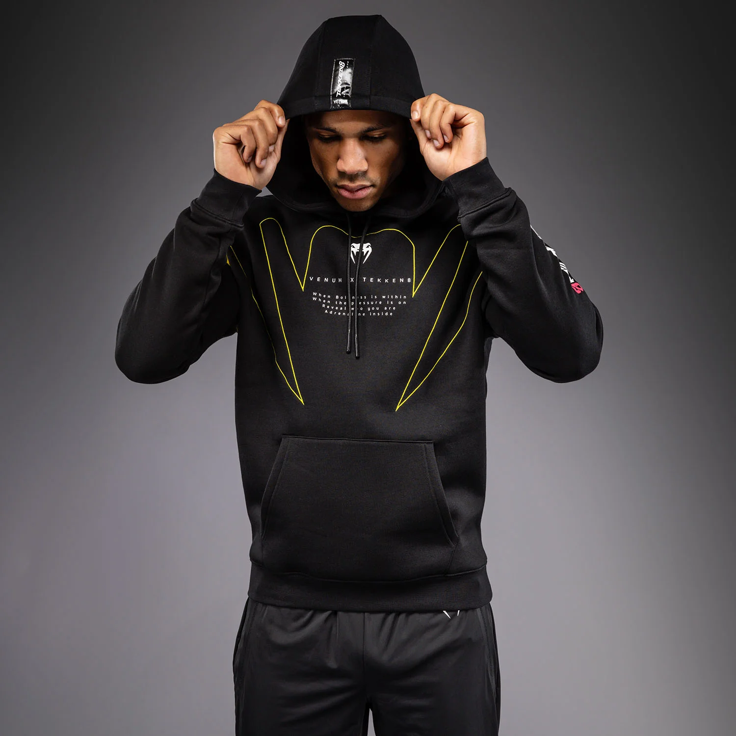 Venum x TEKKEN 8 Kapuzenpullover - King - Schwarz/Gelb - Image 2