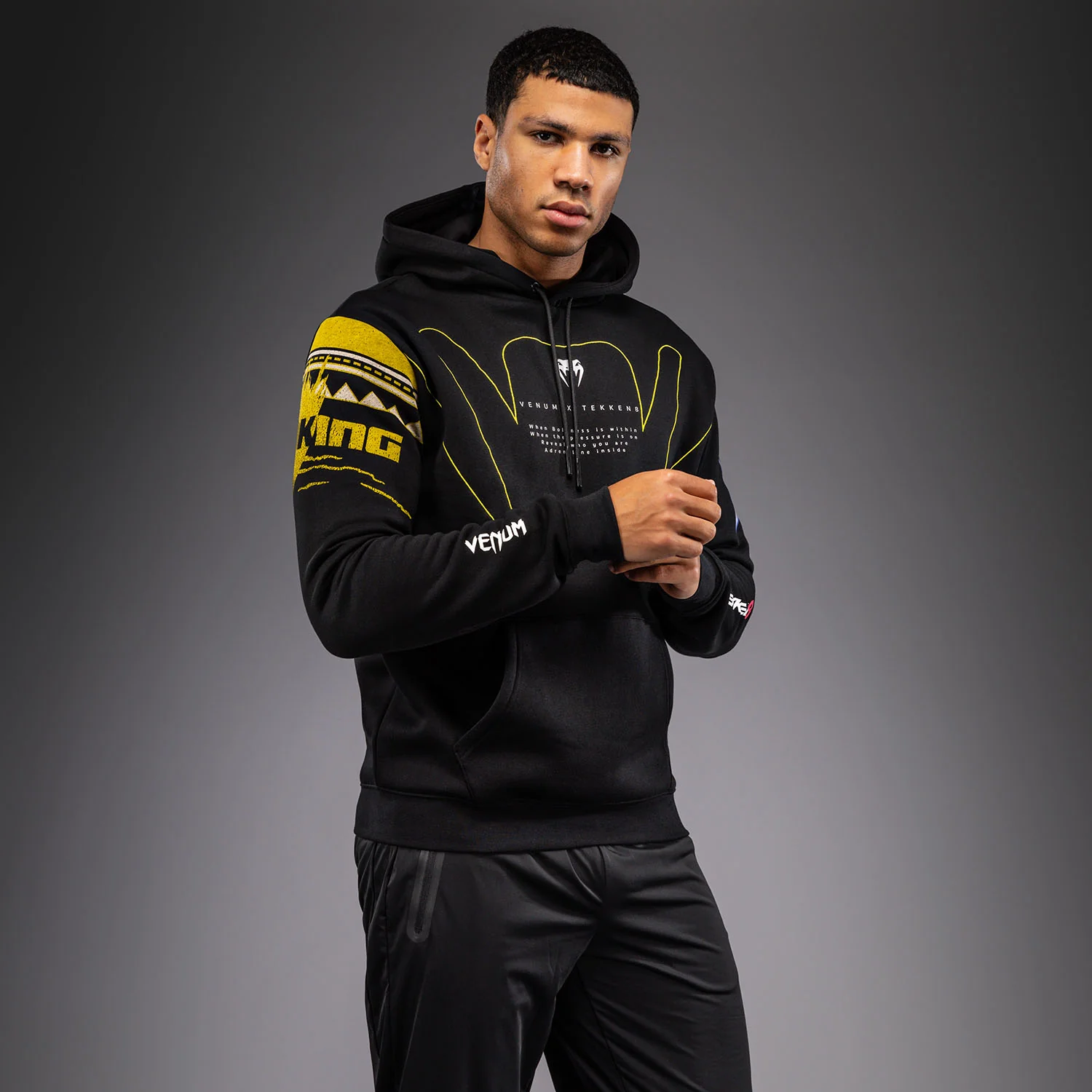 Venum x TEKKEN 8 Kapuzenpullover - King - Schwarz/Gelb - Image 3