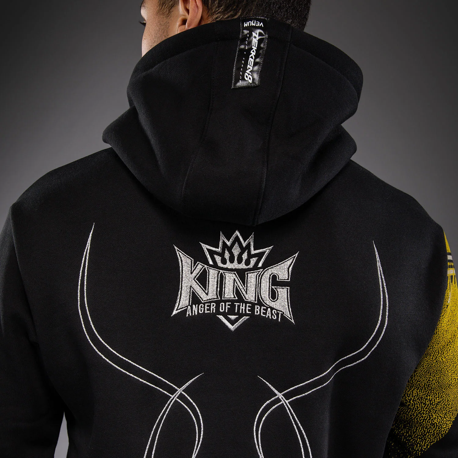 Venum x TEKKEN 8 Kapuzenpullover - King - Schwarz/Gelb - Image 8
