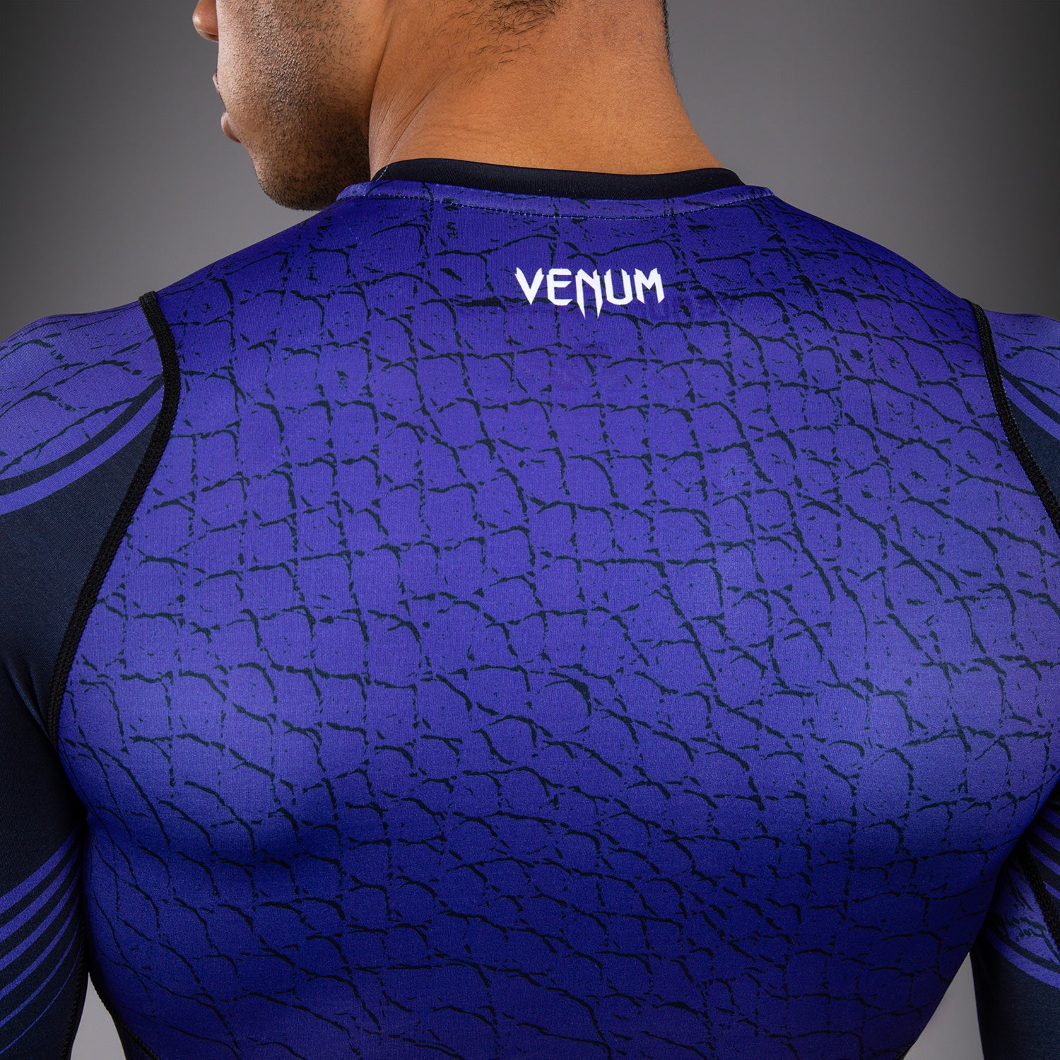 Venum x TEKKEN 8 Langarm Rashguard - Schwarz/Lila - Image 8