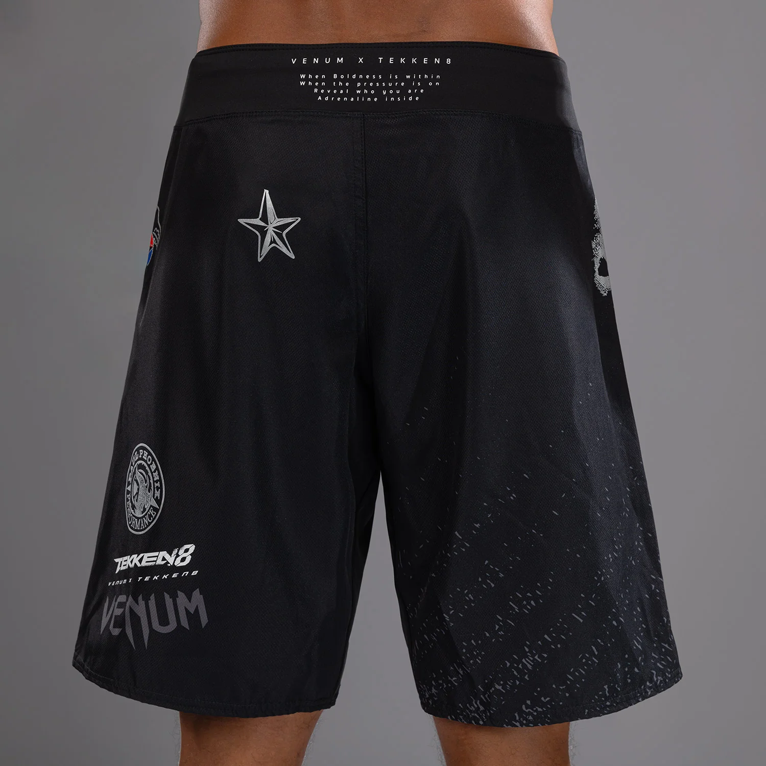 Venum x TEKKEN 8 - Paul Phoenix Fight Shorts - Schwarz - Image 8