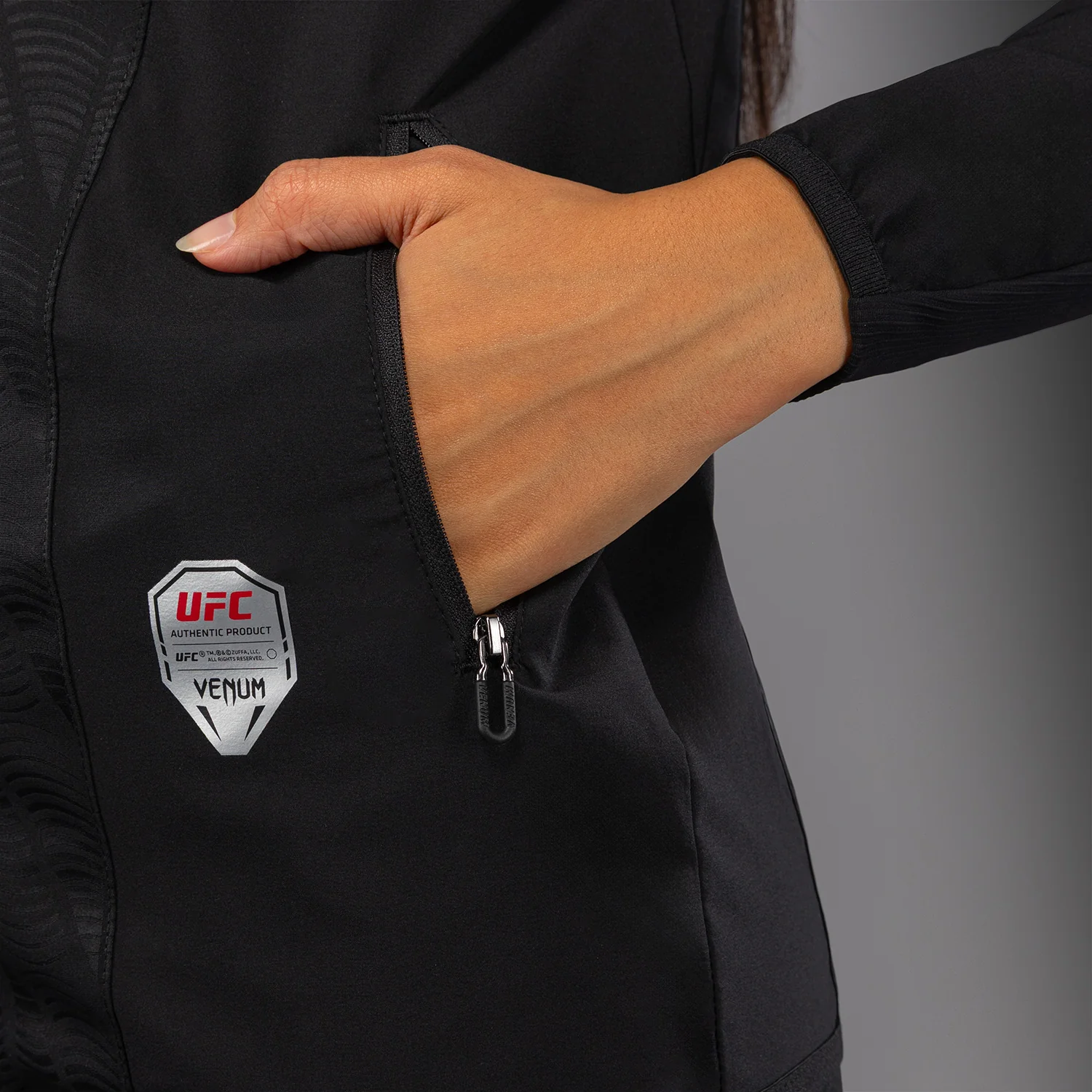 UFC Zenith by Venum Authentic Fight Night Kapuzenjacke Damen Personalisiert - Schwarz - Image 10